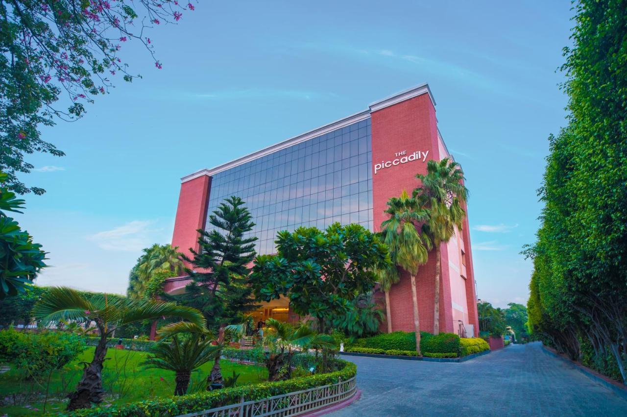 The Piccadily Hotel Lucknow Ngoại thất bức ảnh
