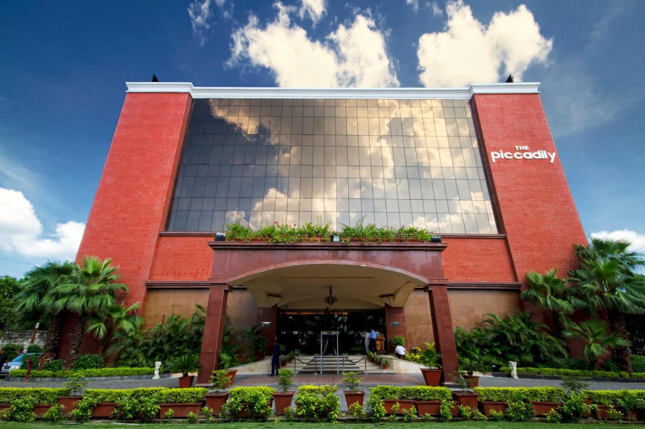 The Piccadily Hotel Lucknow Ngoại thất bức ảnh