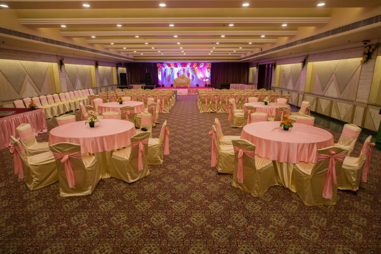 The Piccadily Hotel Lucknow Ngoại thất bức ảnh