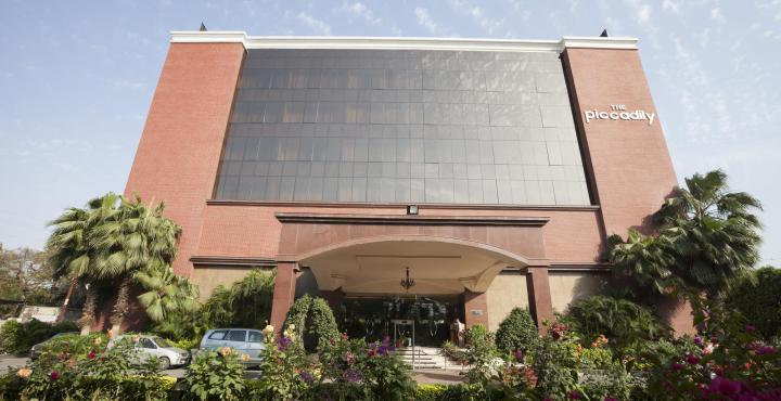 The Piccadily Hotel Lucknow Ngoại thất bức ảnh