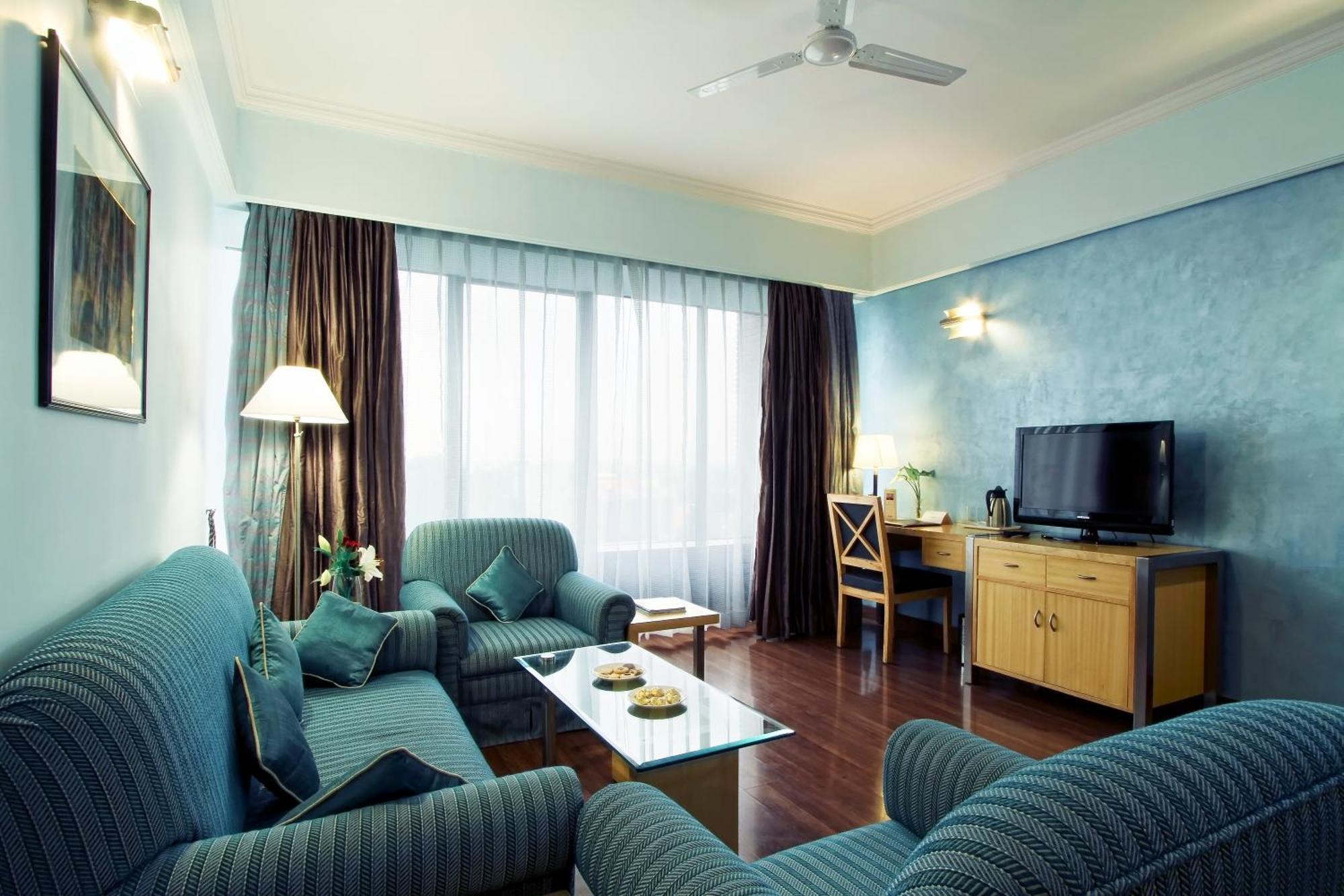 The Piccadily Hotel Lucknow Ngoại thất bức ảnh