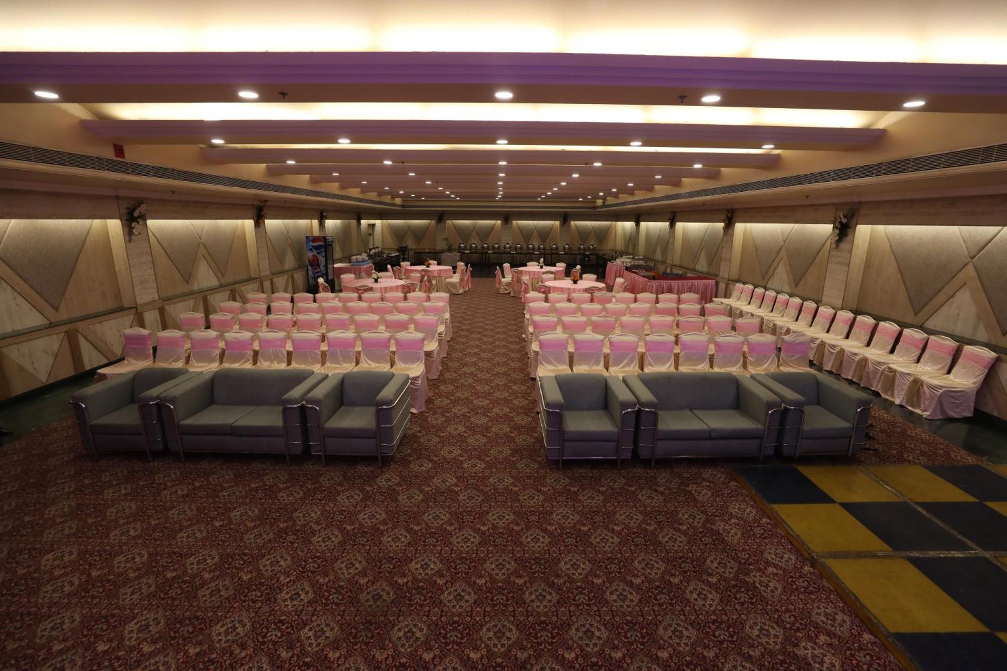 The Piccadily Hotel Lucknow Ngoại thất bức ảnh