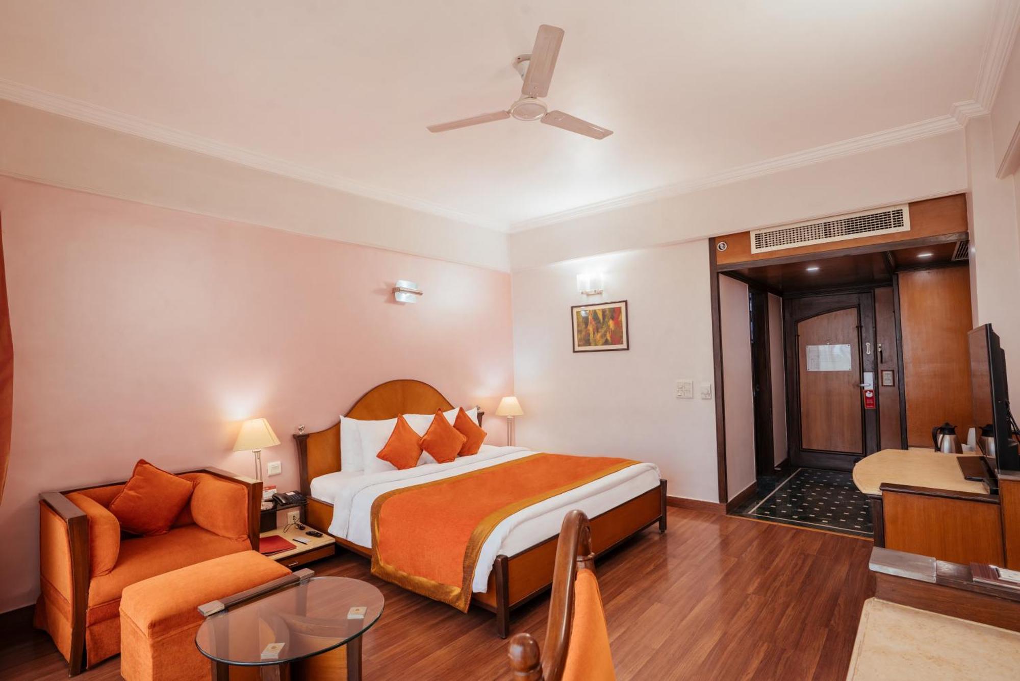 The Piccadily Hotel Lucknow Ngoại thất bức ảnh