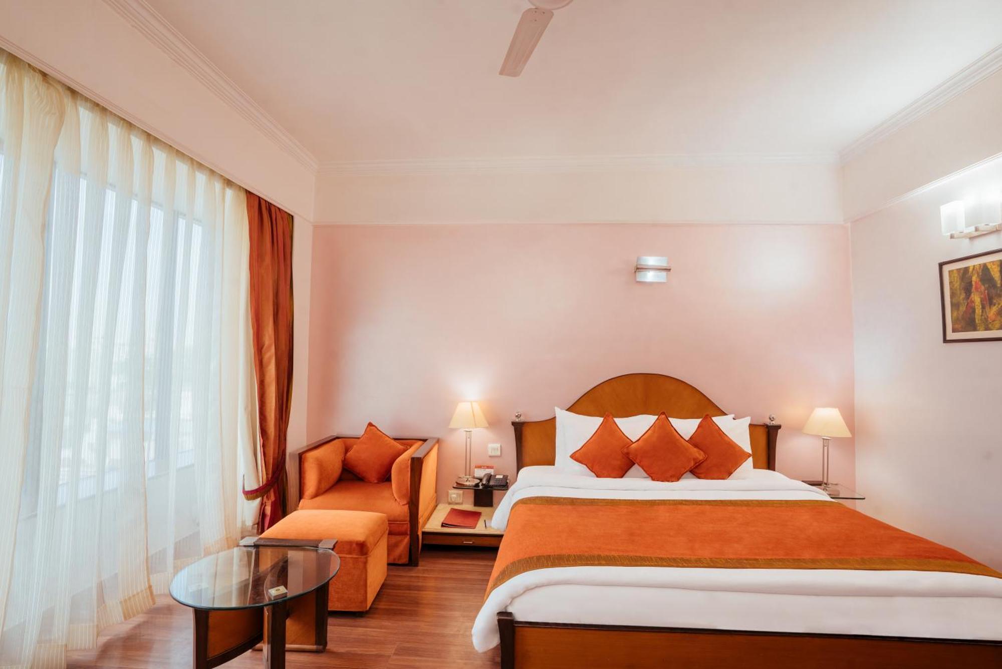 The Piccadily Hotel Lucknow Ngoại thất bức ảnh
