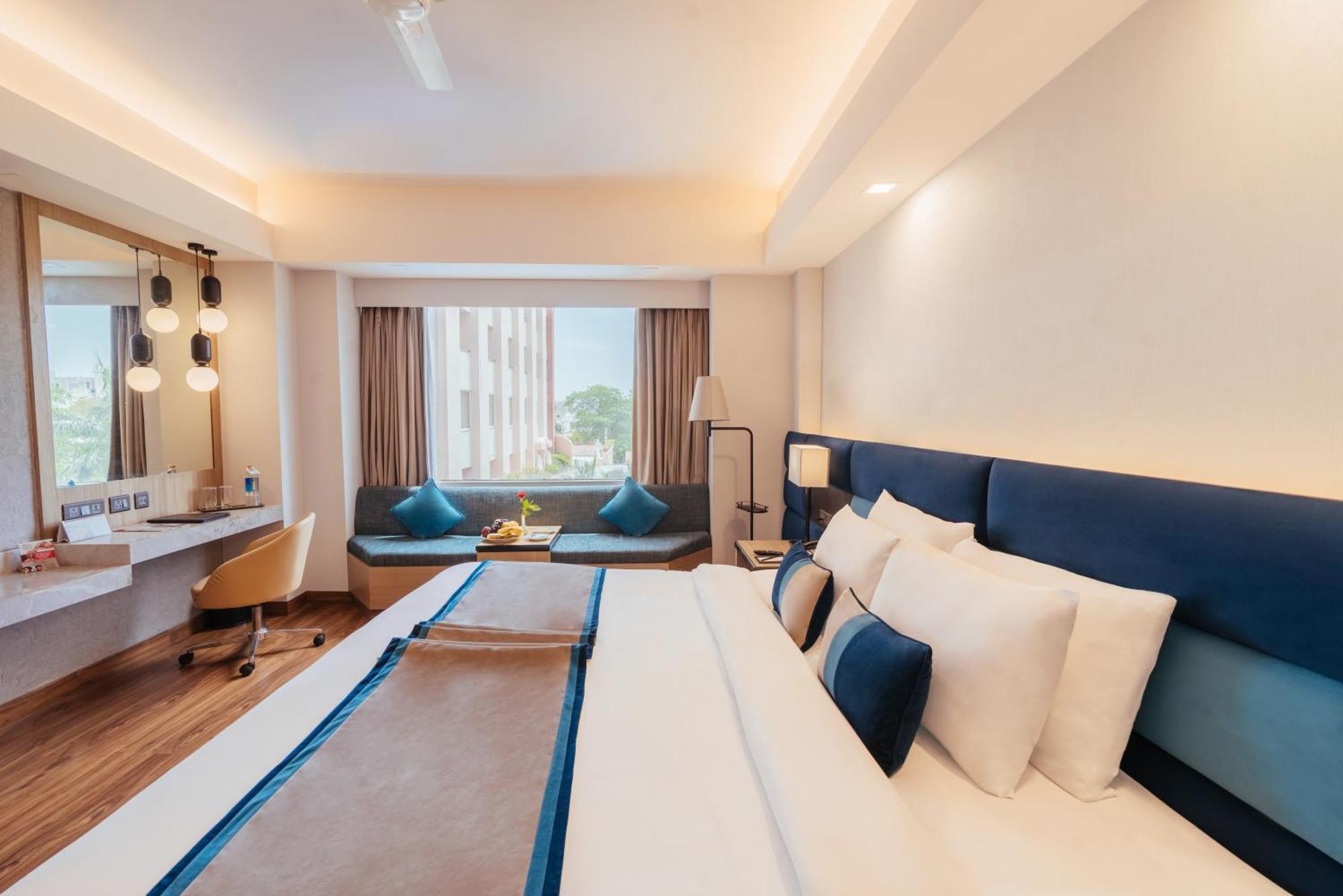 The Piccadily Hotel Lucknow Ngoại thất bức ảnh