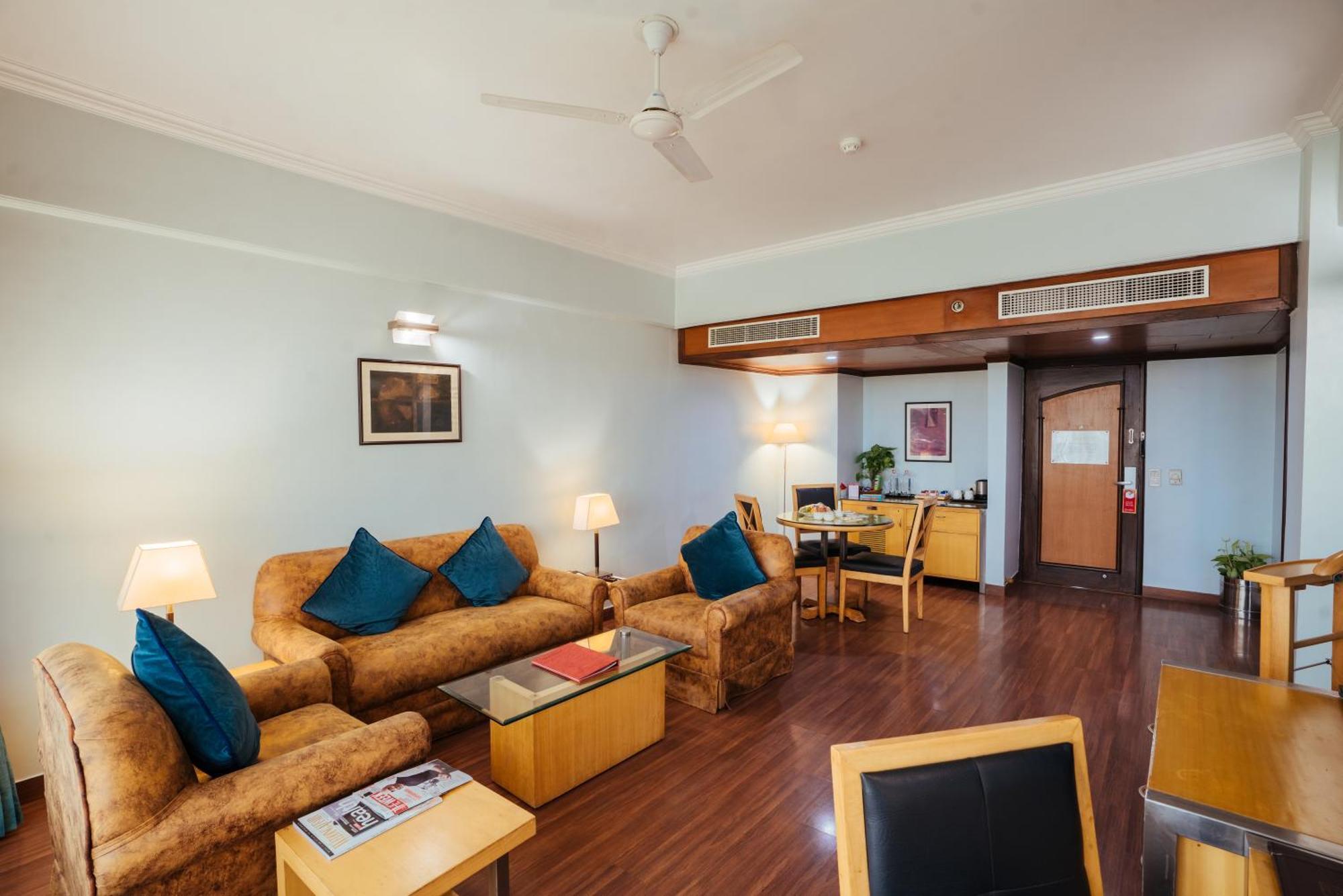 The Piccadily Hotel Lucknow Ngoại thất bức ảnh