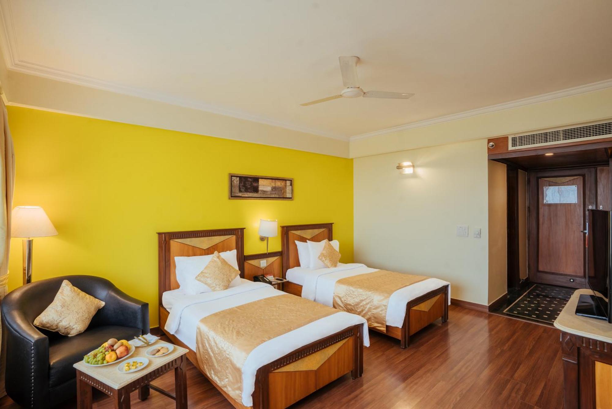 The Piccadily Hotel Lucknow Ngoại thất bức ảnh
