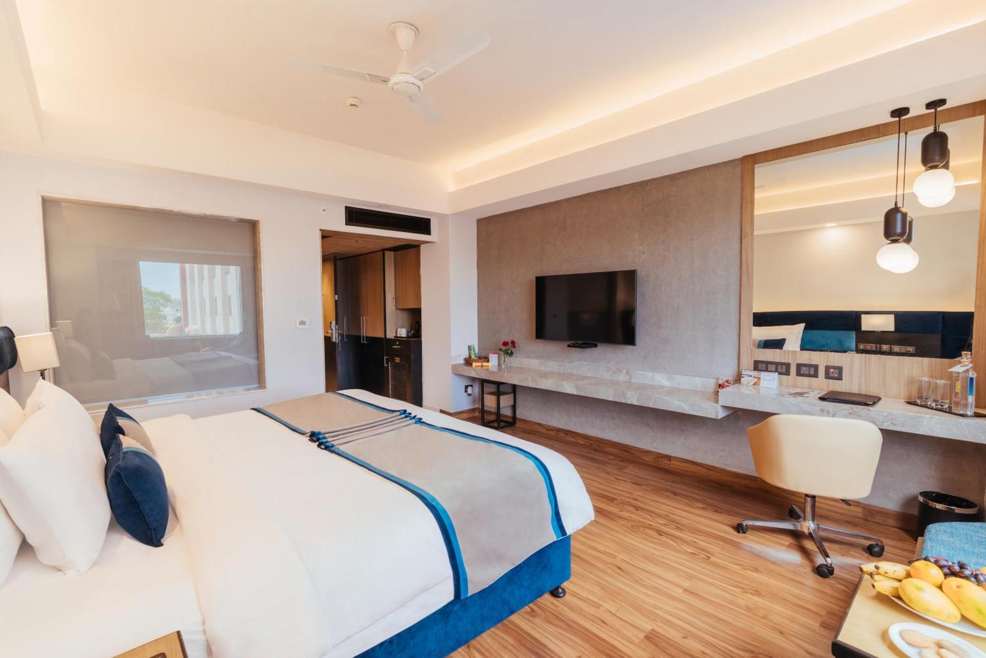 The Piccadily Hotel Lucknow Ngoại thất bức ảnh